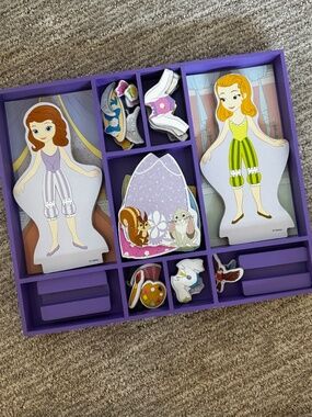 Melissa & Doug | Sofia the First Magnetic Dress-Up Set